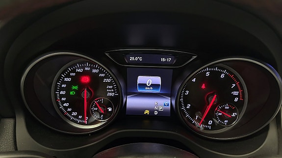 Mercedes-Benz CLA200 17 of 30