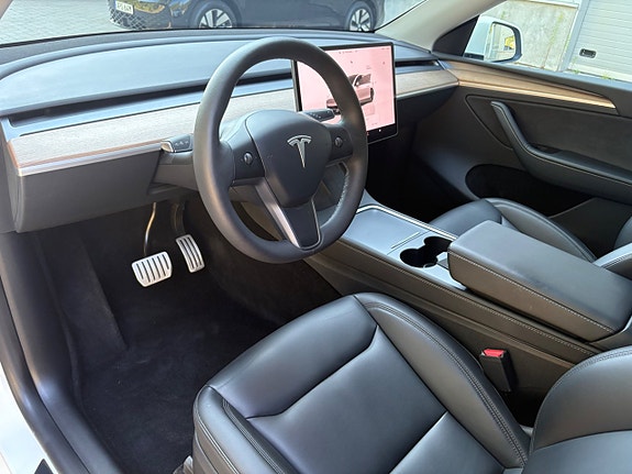 Tesla Model Y 5 of 5