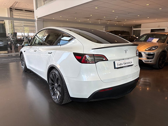 Tesla Model Y 3 of 5