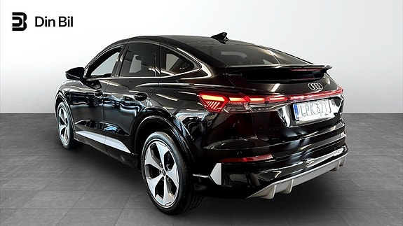 Audi Q4 e-tron 4 of 5
