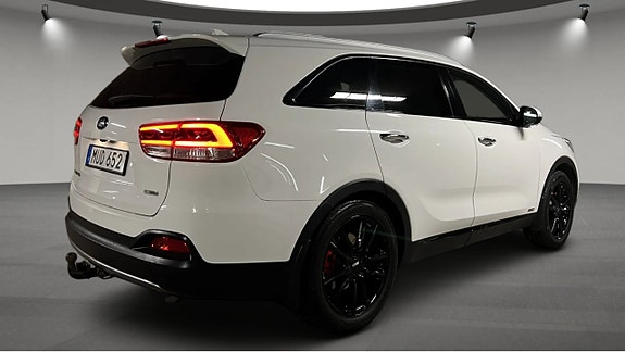 Kia Sorento 3 of 5