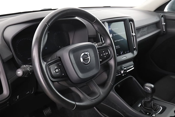 Volvo XC40 12 of 30