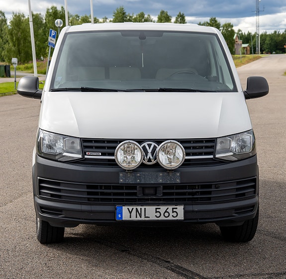 Volkswagen Transporter 2 of 5