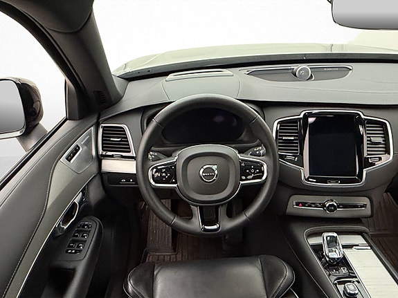 Volvo XC90 13 of 30