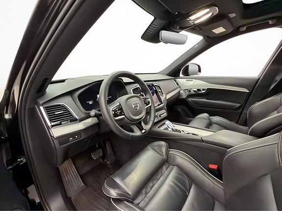 Volvo XC90 10 of 30