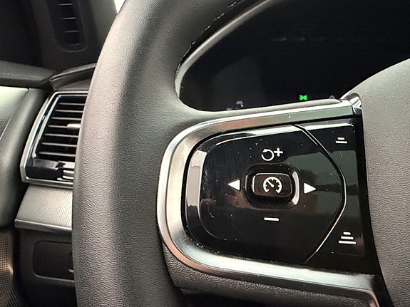 Volvo XC90 14 of 30