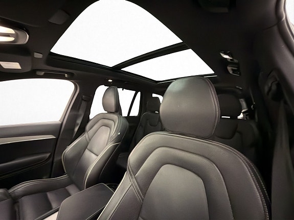 Volvo XC90 11 of 30