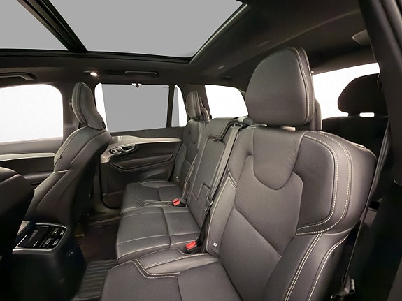 Volvo XC90 26 of 30