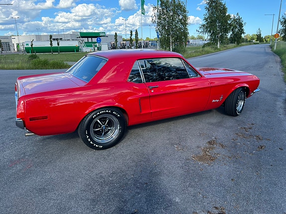 Ford Mustang 3 of 5