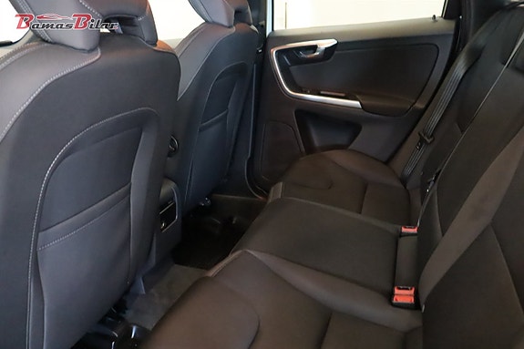 Volvo XC60 11 of 18