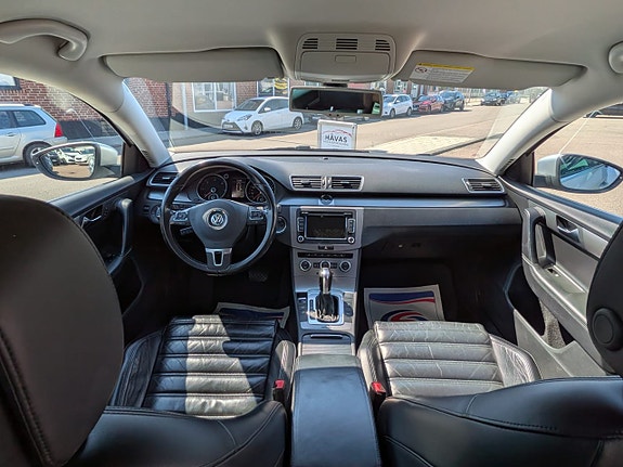 Volkswagen Passat 9 of 13