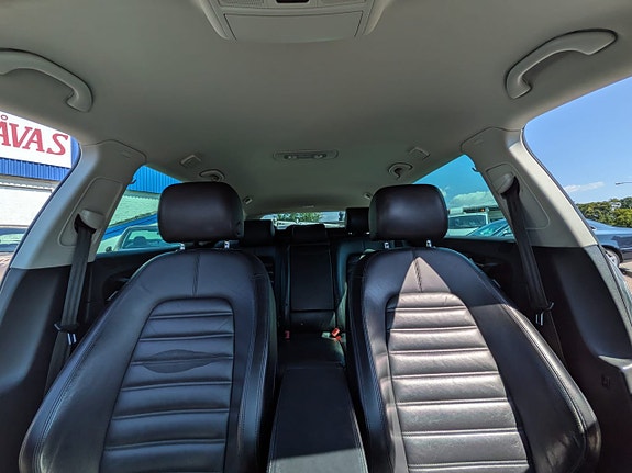 Volkswagen Passat 10 of 13