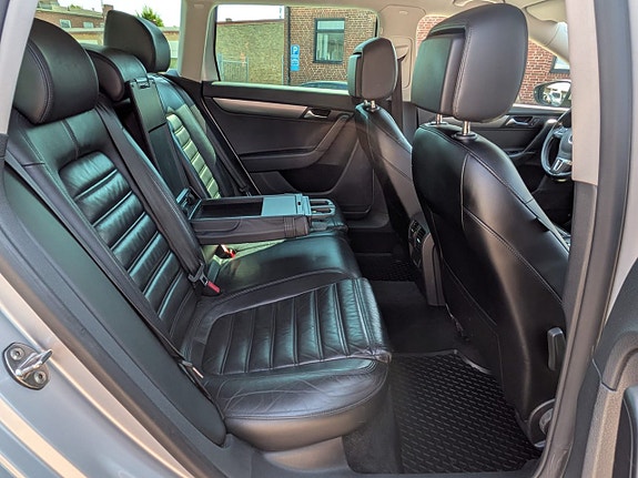 Volkswagen Passat 12 of 13