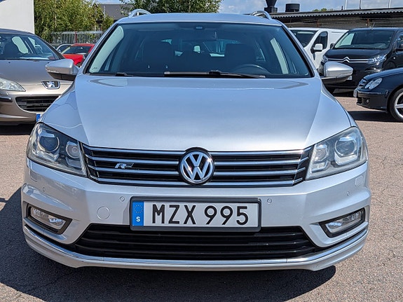 Volkswagen Passat 2 of 13