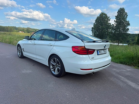 BMW 320d 3 of 5