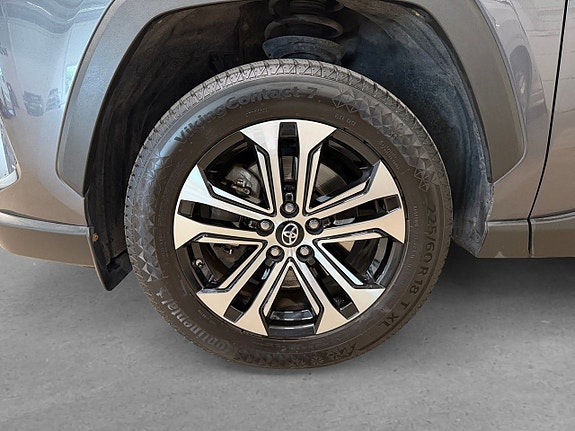 Toyota RAV4 6 of 24
