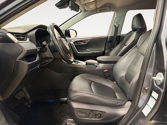 Toyota RAV4 8 of 24