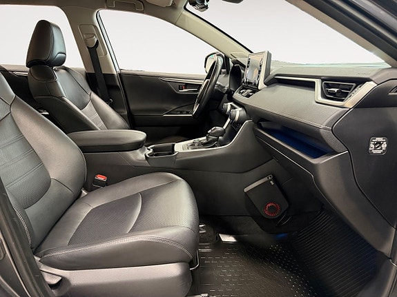 Toyota RAV4 14 of 24