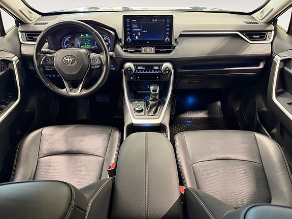 Toyota RAV4 9 of 24