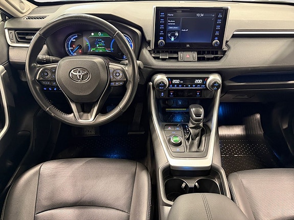 Toyota RAV4 10 of 24