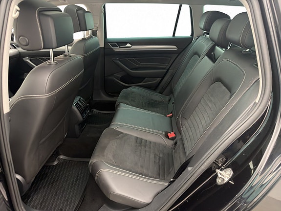 Volkswagen Passat 17 of 30