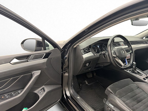 Volkswagen Passat 11 of 30