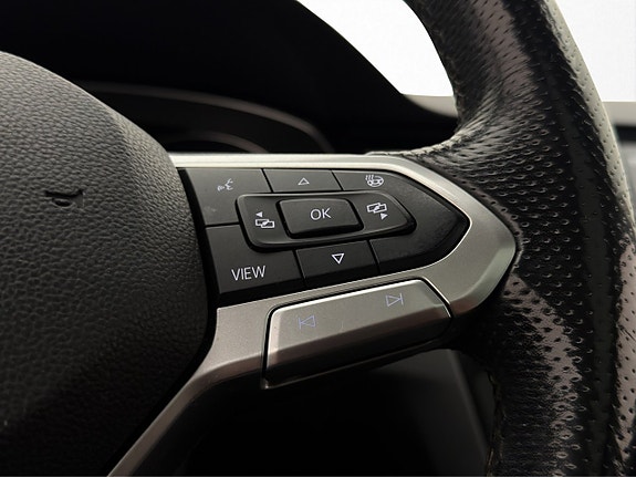 Volkswagen Passat 21 of 30