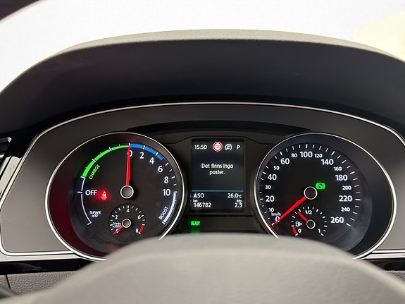 Volkswagen Passat 19 of 30