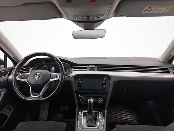 Volkswagen Passat 13 of 30