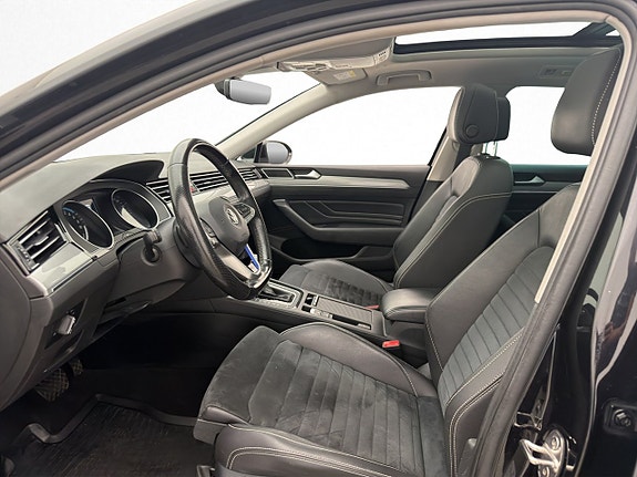 Volkswagen Passat 12 of 30