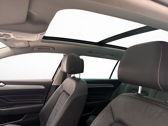 Volkswagen Passat 18 of 30
