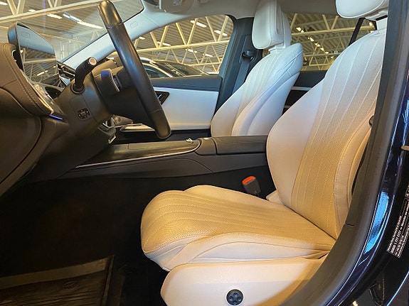 Mercedes-Benz E300 9 of 20