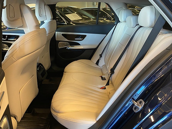Mercedes-Benz E300 11 of 20