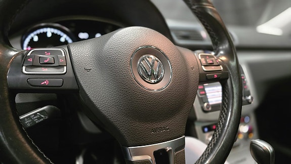 Volkswagen Passat Alltrack 28 of 30