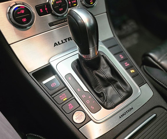 Volkswagen Passat Alltrack 16 of 30