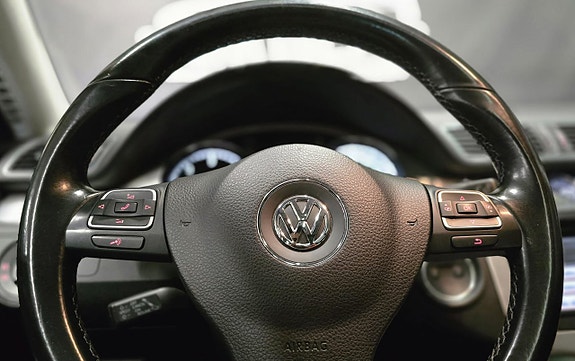 Volkswagen Passat Alltrack 29 of 30