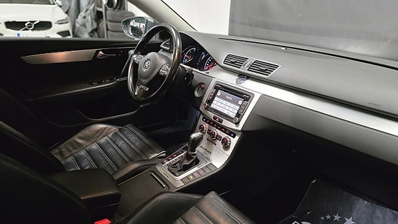 Volkswagen Passat Alltrack 11 of 30