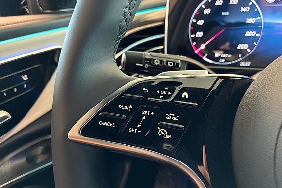 Mercedes-Benz E300 26 of 29