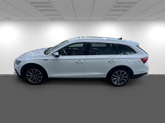 Skoda Octavia Scout 4 of 18