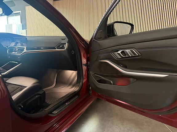 BMW 330e 25 of 30