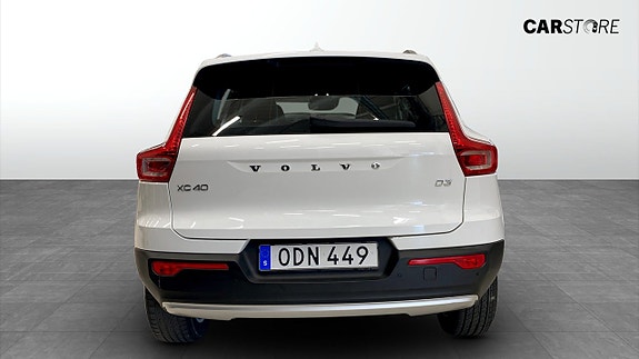 Volvo XC40 7 of 16