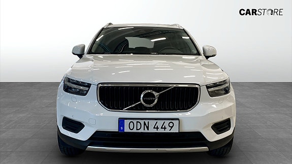 Volvo XC40 8 of 16