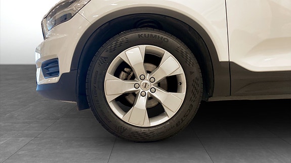 Volvo XC40 9 of 16