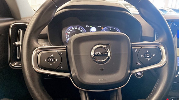 Volvo XC40 14 of 16