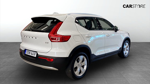 Volvo XC40 2 of 5