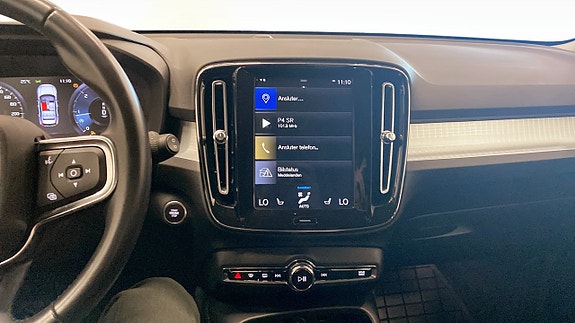 Volvo XC40 12 of 16