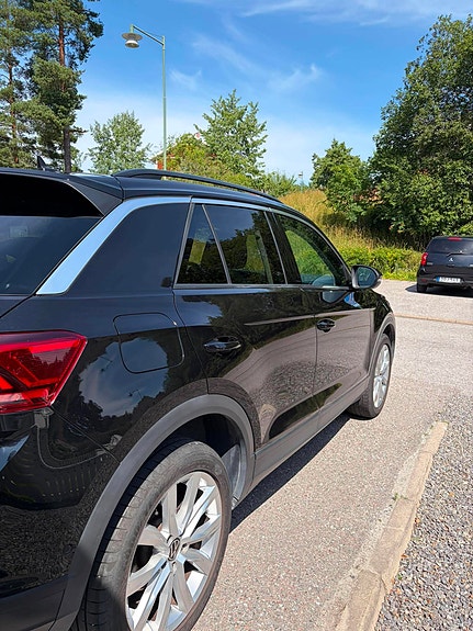 Volkswagen T-Roc 3 of 5