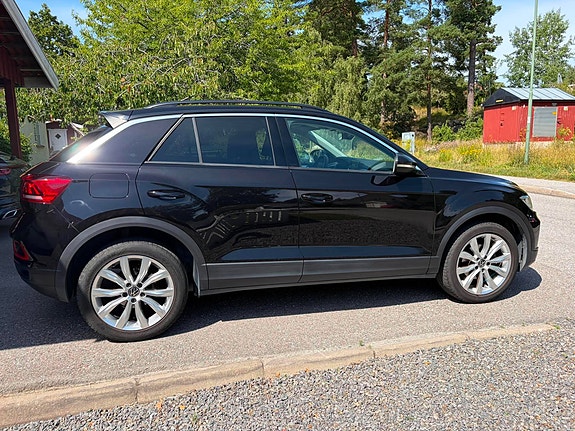 Volkswagen T-Roc 2 of 5