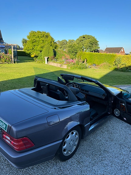 Mercedes-Benz 500 SL 4 of 5