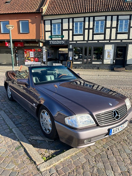 Mercedes-Benz 500 SL 2 of 5
